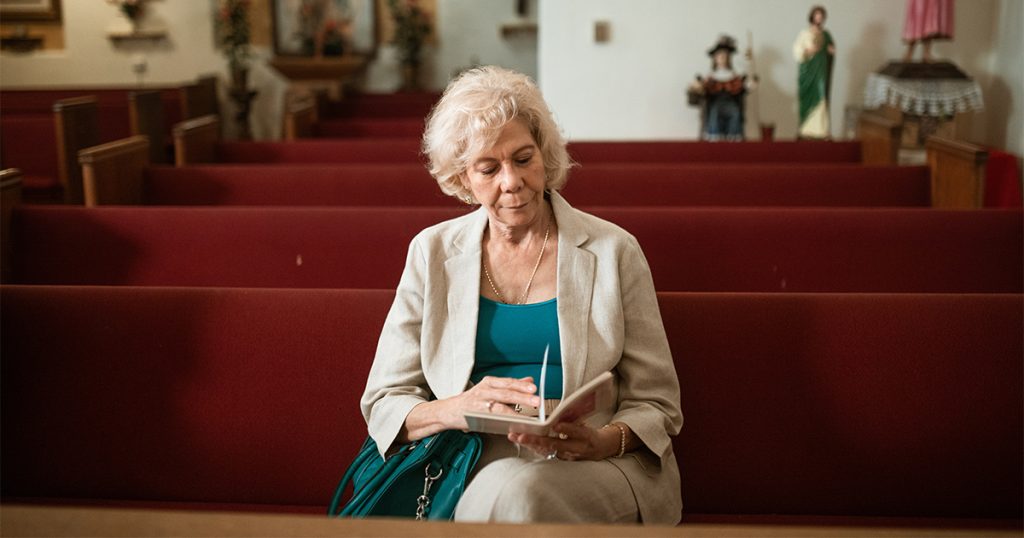 woman-in-pew